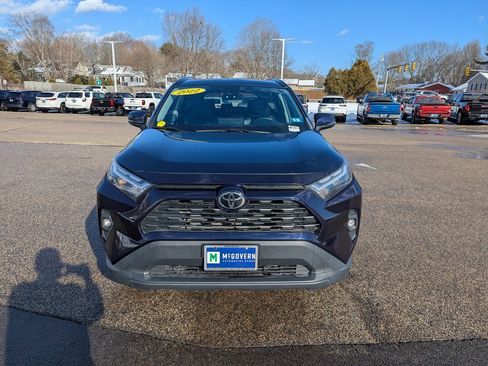 Used 2022 Toyota RAV4 XLE Premium image 9