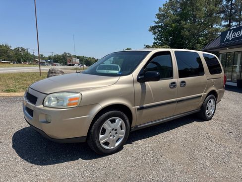 Used 2006 Chevrolet Uplander LS w/ Climate Package FWD image 2