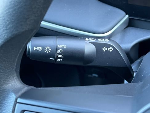 Certified 2025 Nissan Kicks S image 38