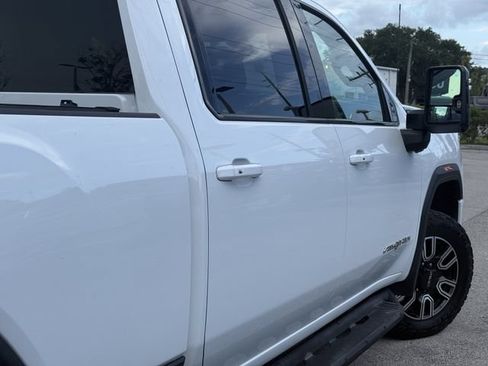 Used 2022 GMC Sierra 2500 AT4 w/ AT4 Premium Plus Package AWD/4WD image 8