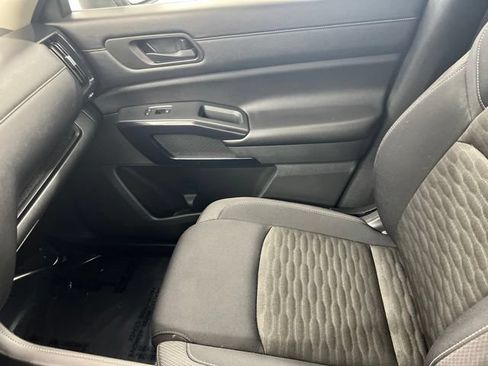 Used 2025 Nissan Pathfinder SV AWD/4WD image 18