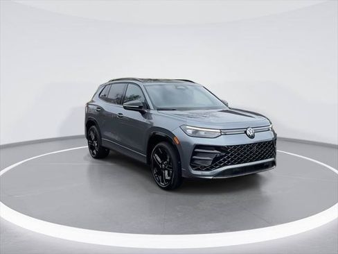 New 2026 Volkswagen Tiguan SE R-Line AWD/4WD image 2