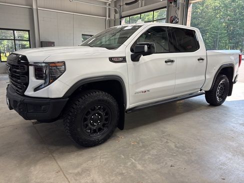 Used 2024 GMC Sierra 1500 AT4X image 4