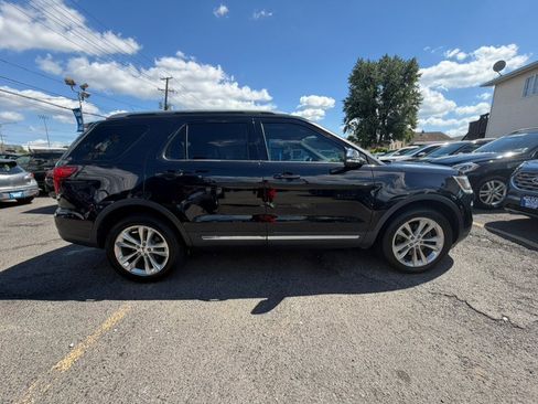 Used 2019 Ford Explorer XLT w/ Equipment Group 202A AWD/4WD image 6