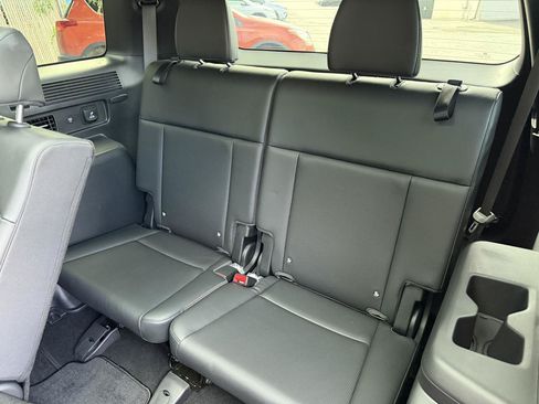 Used 2025 Hyundai Santa Fe Limited FWD image 18