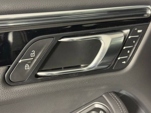 New 2026 Porsche Macan image 27