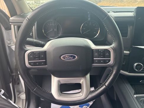 Used 2024 Ford Expedition XLT image 14