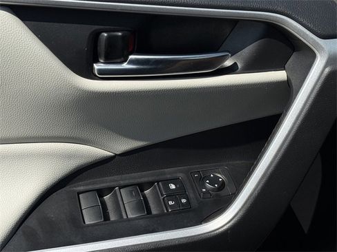 Used 2021 Toyota RAV4 XLE Premium image 26