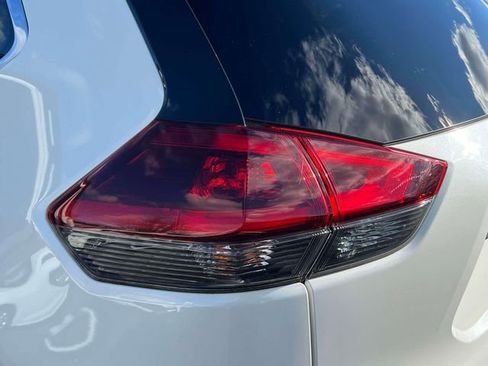 Used 2020 Nissan Rogue SL w/ Premium Package image 13