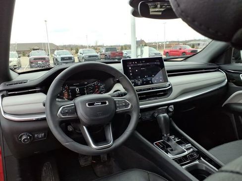 Used 2023 Jeep Compass Limited image 8