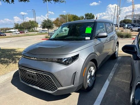 Used 2025 Kia Soul LX w/ LX Technology Package FWD image 5