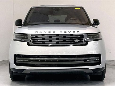 Used 2023 Land Rover Range Rover SE image 2