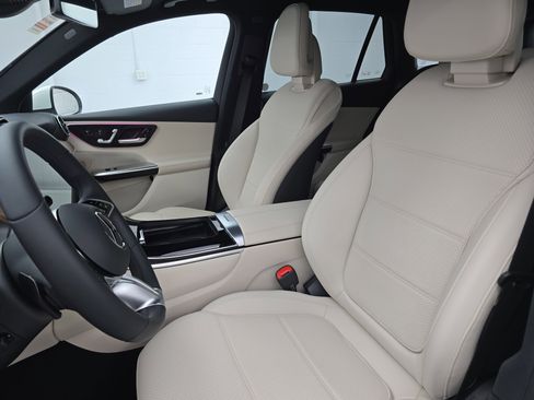 Used 2025 Mercedes-Benz GLC 300 image 15