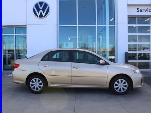 Used 2011 Toyota Corolla LE FWD image 4