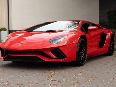 Used 2019 Lamborghini Aventador S image 12