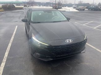 Used 2023 Hyundai Elantra SEL w/ Preferred Accessory Package video 2