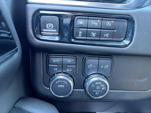 Certified 2025 GMC Yukon Denali image 19