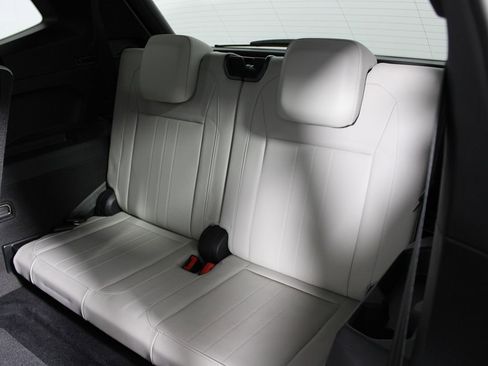 Used 2022 Volkswagen Tiguan SE R-Line image 29