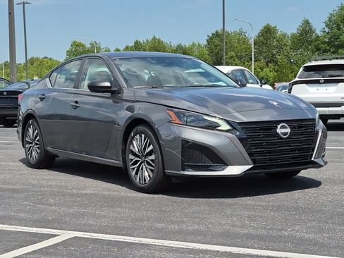 New 2026 Nissan Altima 2.5 SV FWD image 2