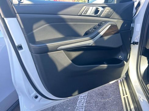 Used 2025 BMW X5 xDrive50e image 34
