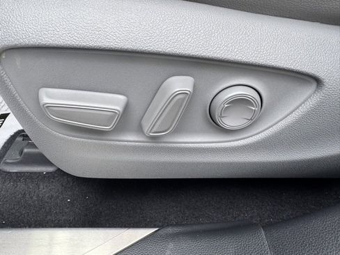 Used 2022 Toyota Highlander Platinum image 18