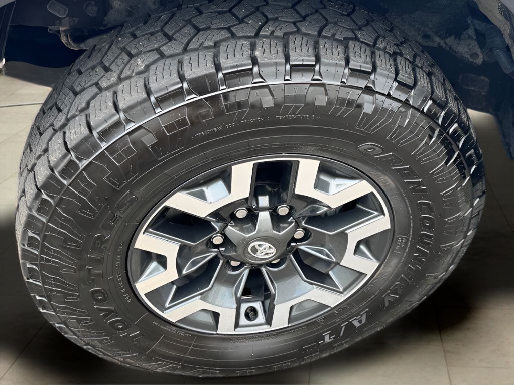 Used 2022 Toyota Tacoma TRD Off-Road w/ Technology Package AWD/4WD image 41