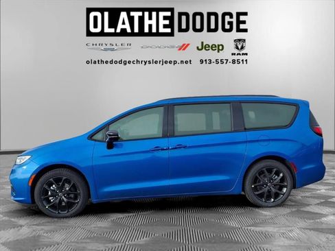 New 2026 Chrysler Pacifica Select image 18