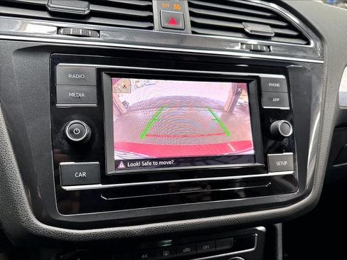 Used 2018 Volkswagen Tiguan S FWD image 16