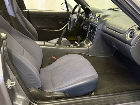 Used 2003 MAZDA MX-5 Miata image 11