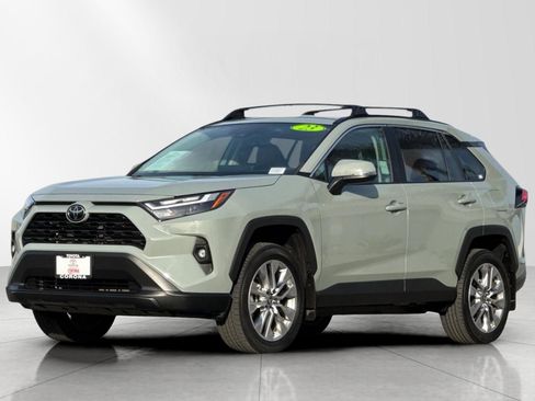 Used 2023 Toyota RAV4 XLE Premium image 8
