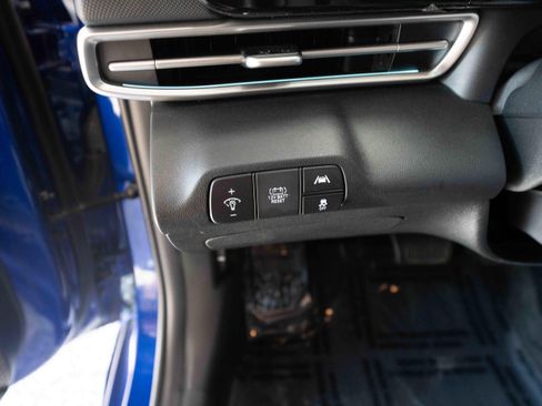Used 2022 Hyundai Elantra Limited FWD image 11