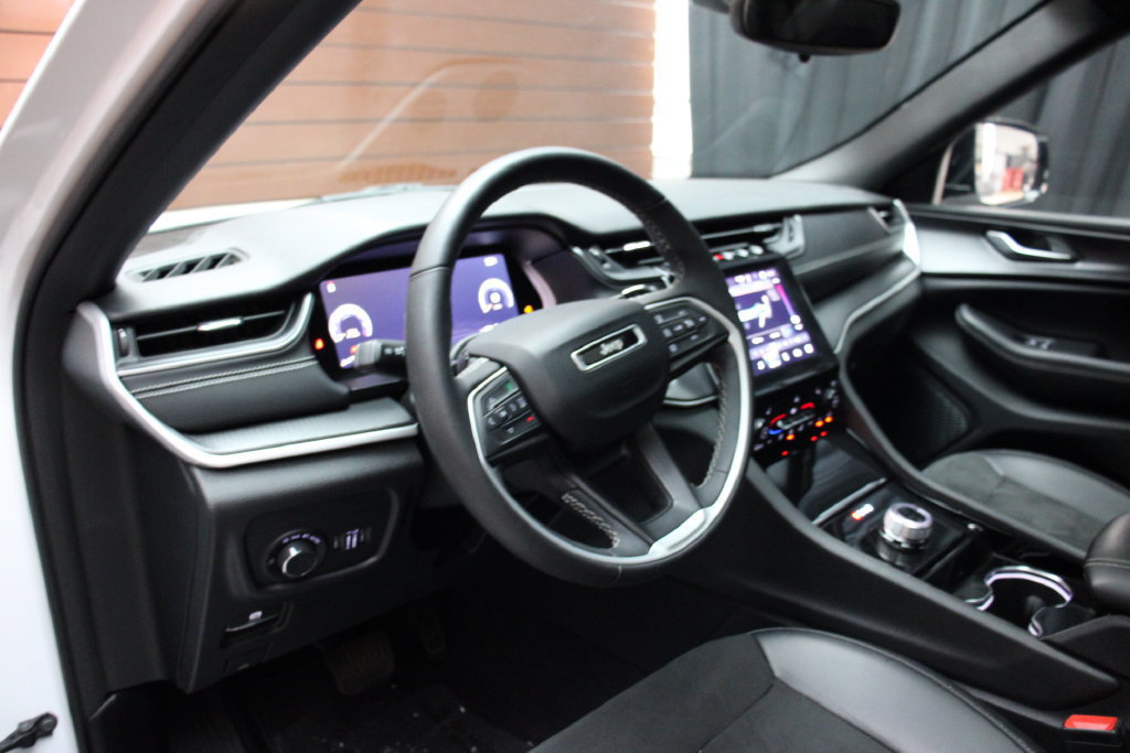 Used 2023 Jeep Grand Cherokee L Laredo RWD image 19