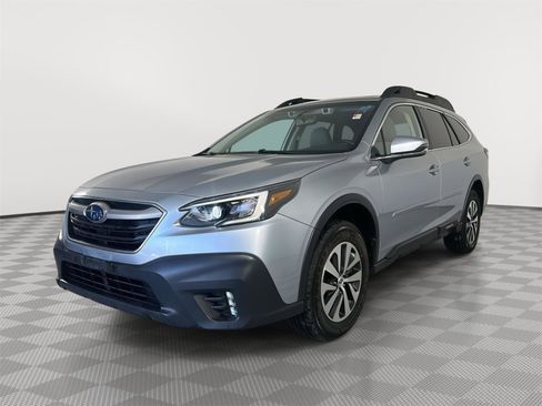 Used 2020 Subaru Outback Premium image 3