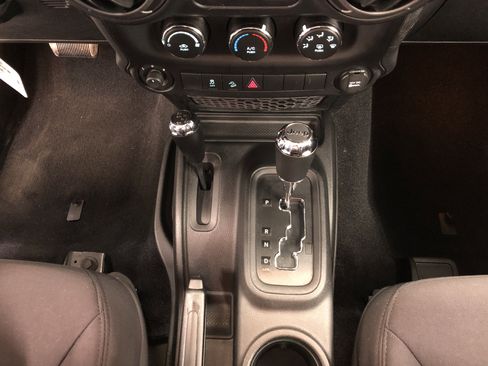 Used 2013 Jeep Wrangler Sport image 15