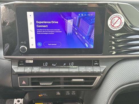 Used 2025 Toyota Camry SE image 25