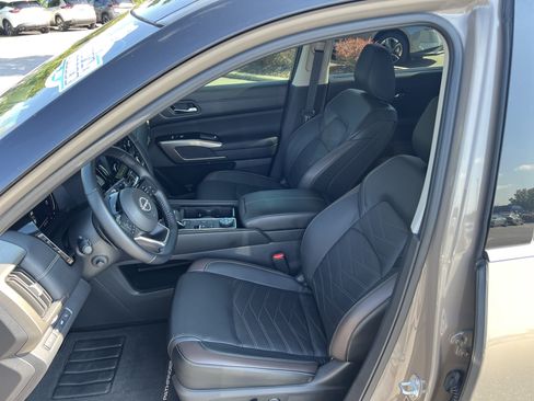 Certified 2023 Nissan Pathfinder Platinum AWD/4WD image 13