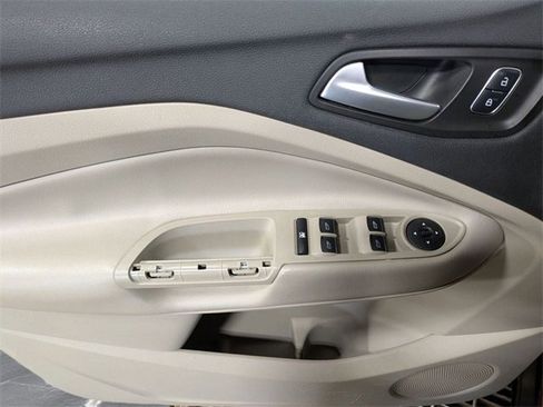 Used 2018 Ford Escape SE image 14