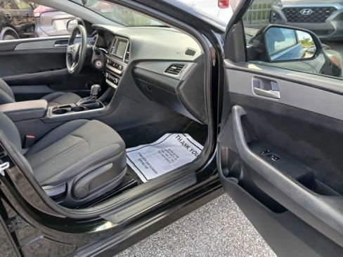 Used 2019 Hyundai Sonata SE w/ Cargo Package FWD image 10