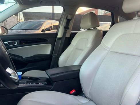 Used 2022 Honda Civic Touring image 9