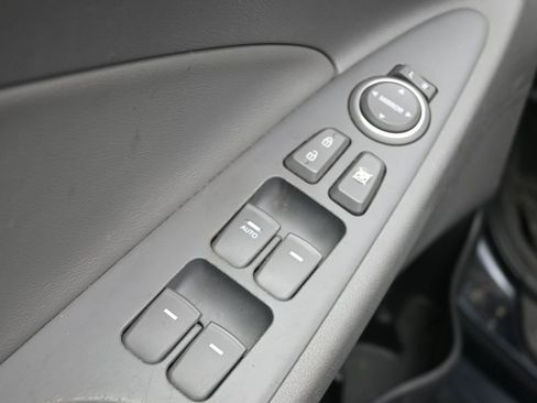 Used 2011 Hyundai Sonata SE FWD image 13