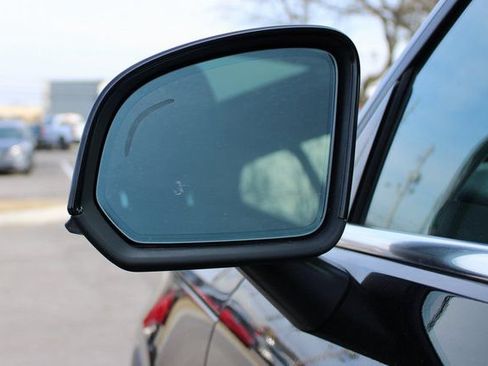 Used 2025 Volvo XC40 B5 Core image 8