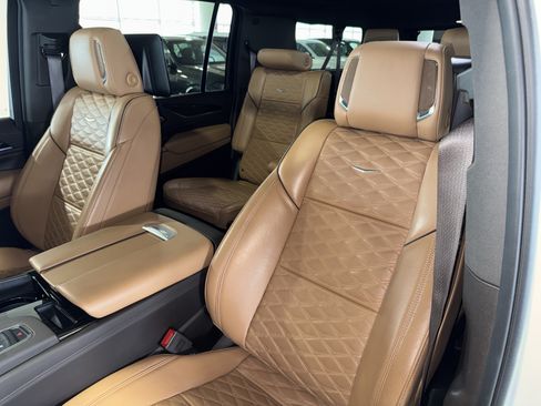 Used 2024 Cadillac Escalade ESV Premium Luxury w/ Performance Package AWD/4WD image 36