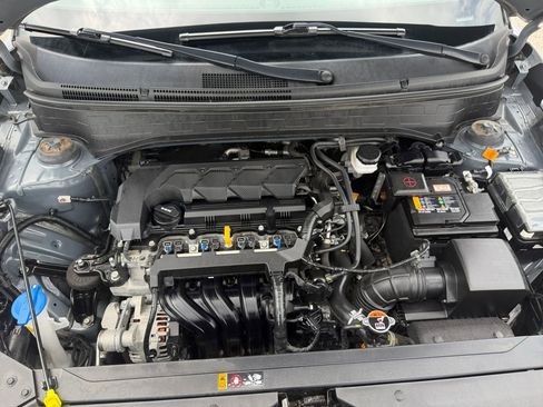 Used 2022 Hyundai Venue SEL FWD image 23