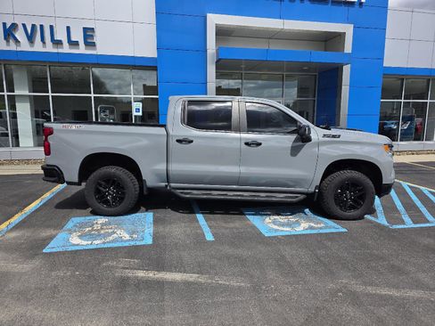 Used 2024 Chevrolet Silverado 1500 LT Trail Boss w/ Convenience Package II AWD/4WD image 9