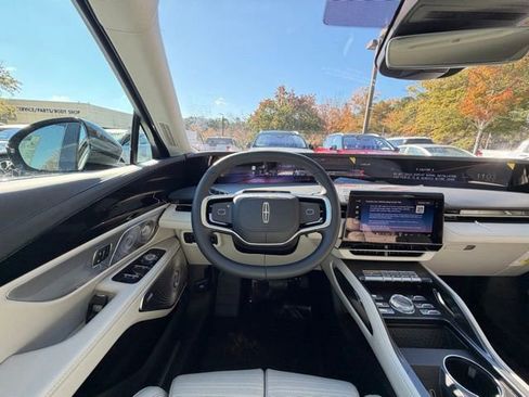 New 2026 Lincoln Nautilus Reserve image 9