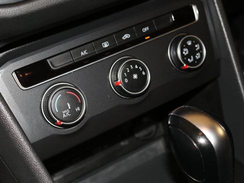 Used 2021 Volkswagen Tiguan S image 36