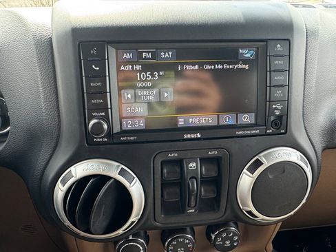 Used 2014 Jeep Wrangler Unlimited Rubicon w/ Connectivity Group image 16