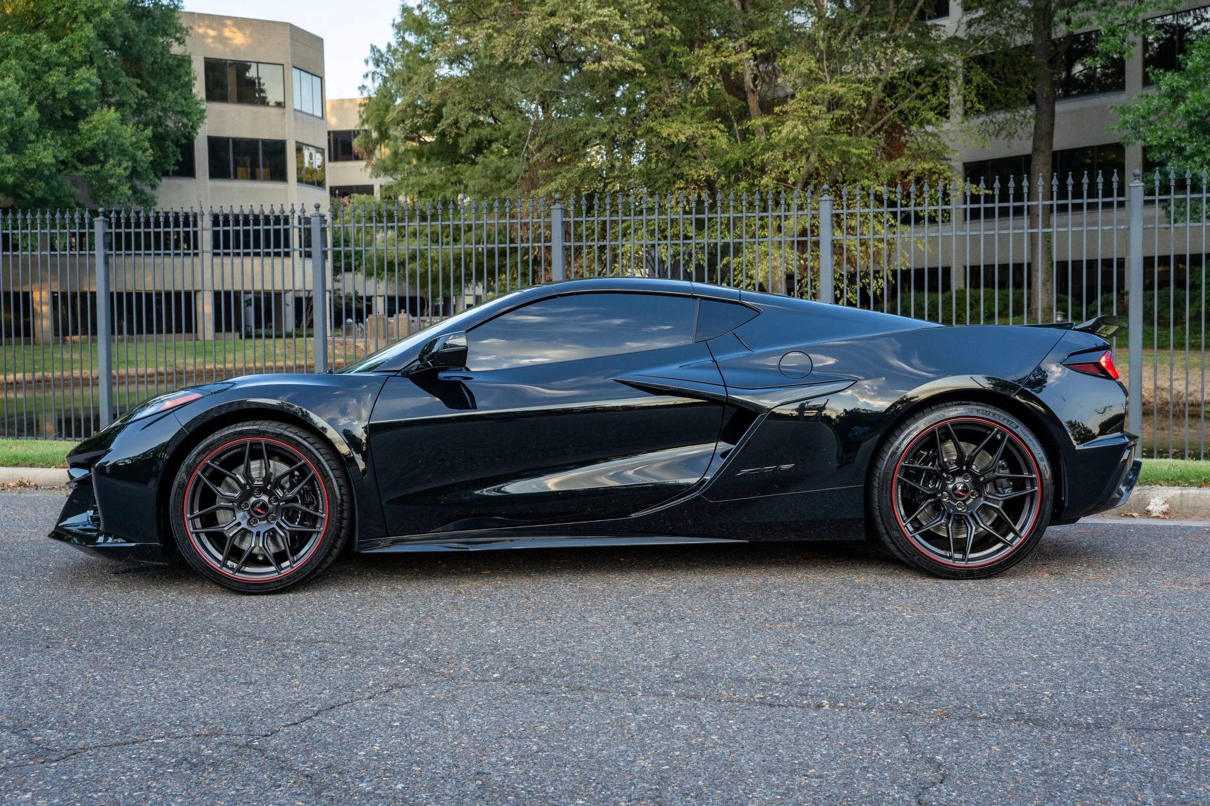 Used 2025 Chevrolet Corvette Z06 w/ Battery Protection Package RWD image 9