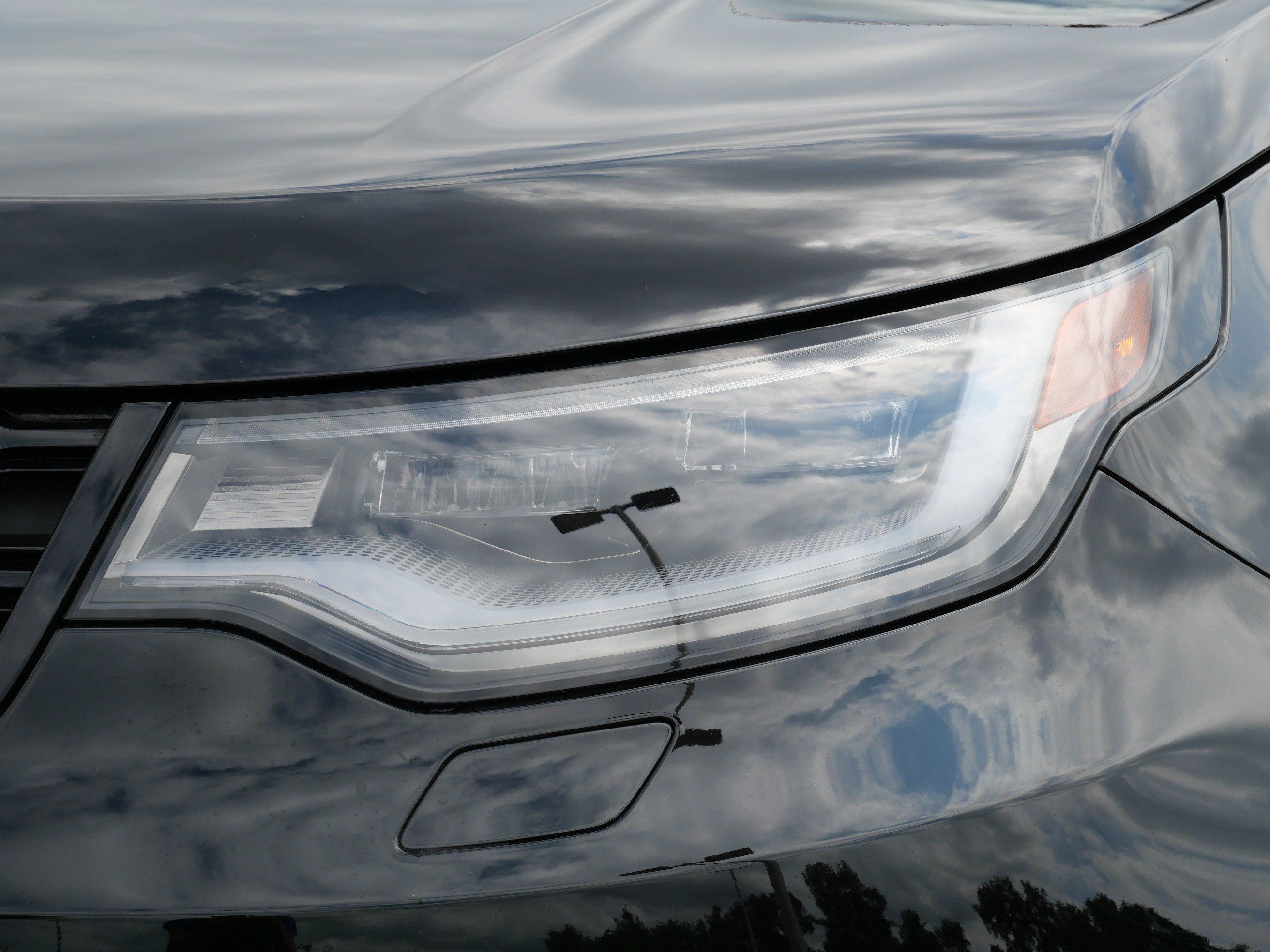Certified 2025 Land Rover Discovery Dynamic SE AWD/4WD image 9