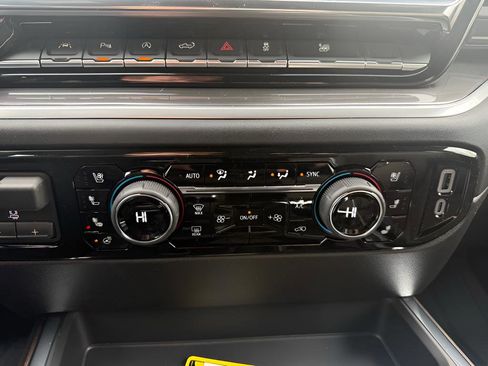 New 2026 Chevrolet Silverado 1500 High Country AWD/4WD image 19